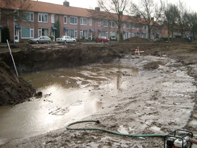 Uitgraven van een waterweg