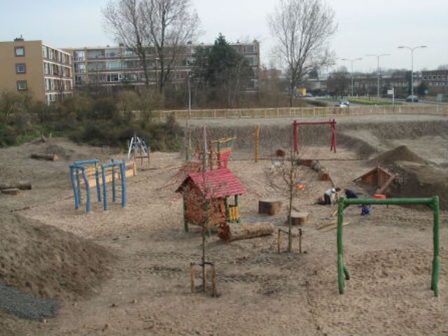 Aanleg speelpark door Aannemersbedrijf G van der Holst en zn