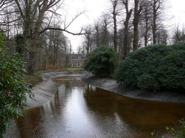 Aanleg van waterwerken in park