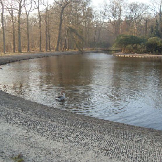 Onder water geplaatste beschoeiingen