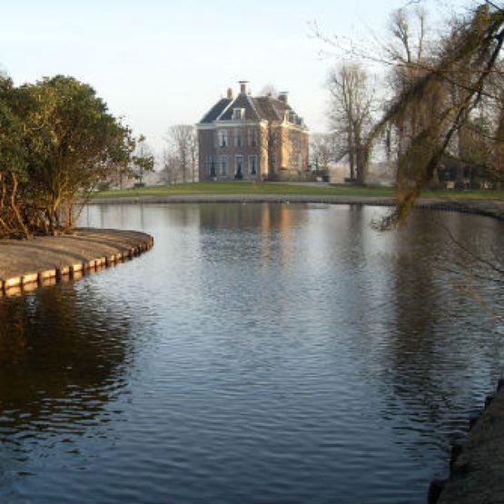 Onder water geplaatste beschoeiingen