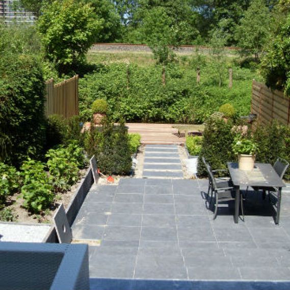 Aanleg terras met hoogteverschillen